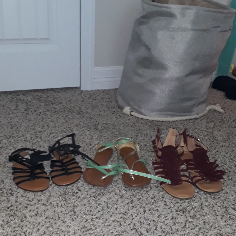 3 pairs of sandals